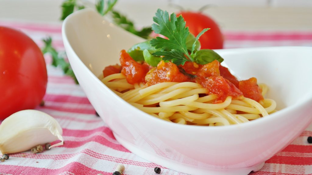 Spaghetti und Tomatensoße